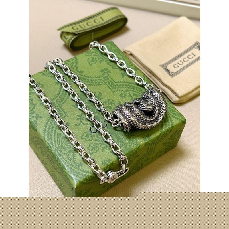 G*u*i necklaces